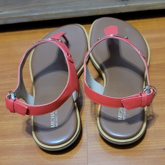 Michael Kors Sea Coral Thong Plate Sandals - Picture 4 of 7